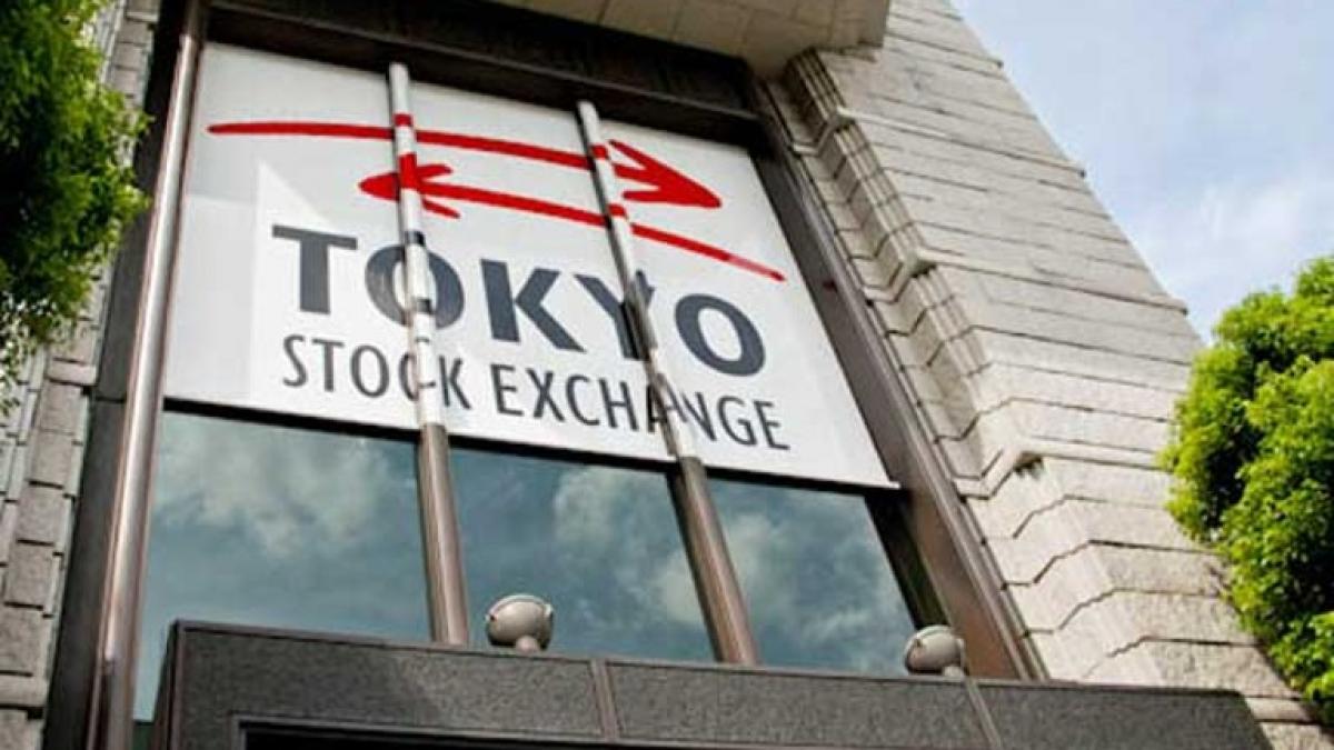 Tokyo stocks rise slightly in morning trade